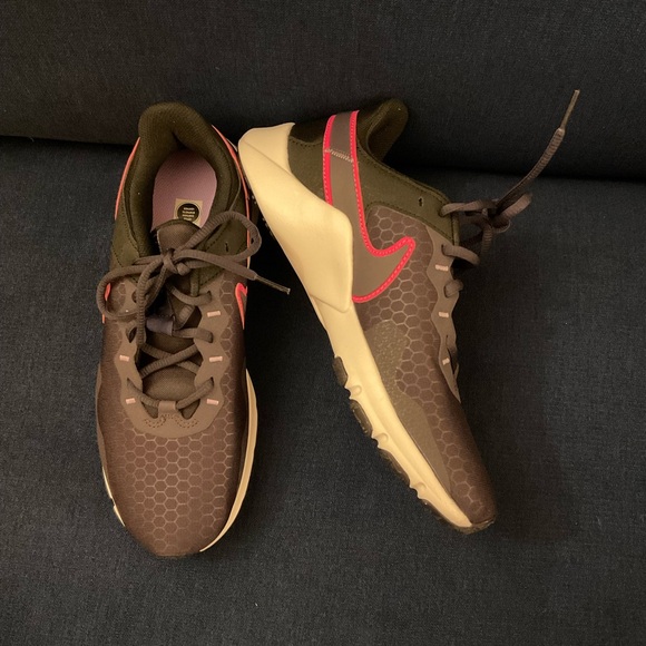 Nike NIB Legend Essential 2 - Picture 1 of 8